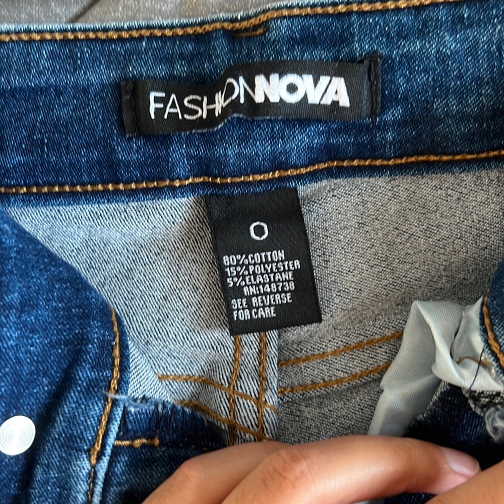 High Rise Distressed Jeans - Picture 3 of 3